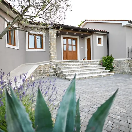Meloni Villa *